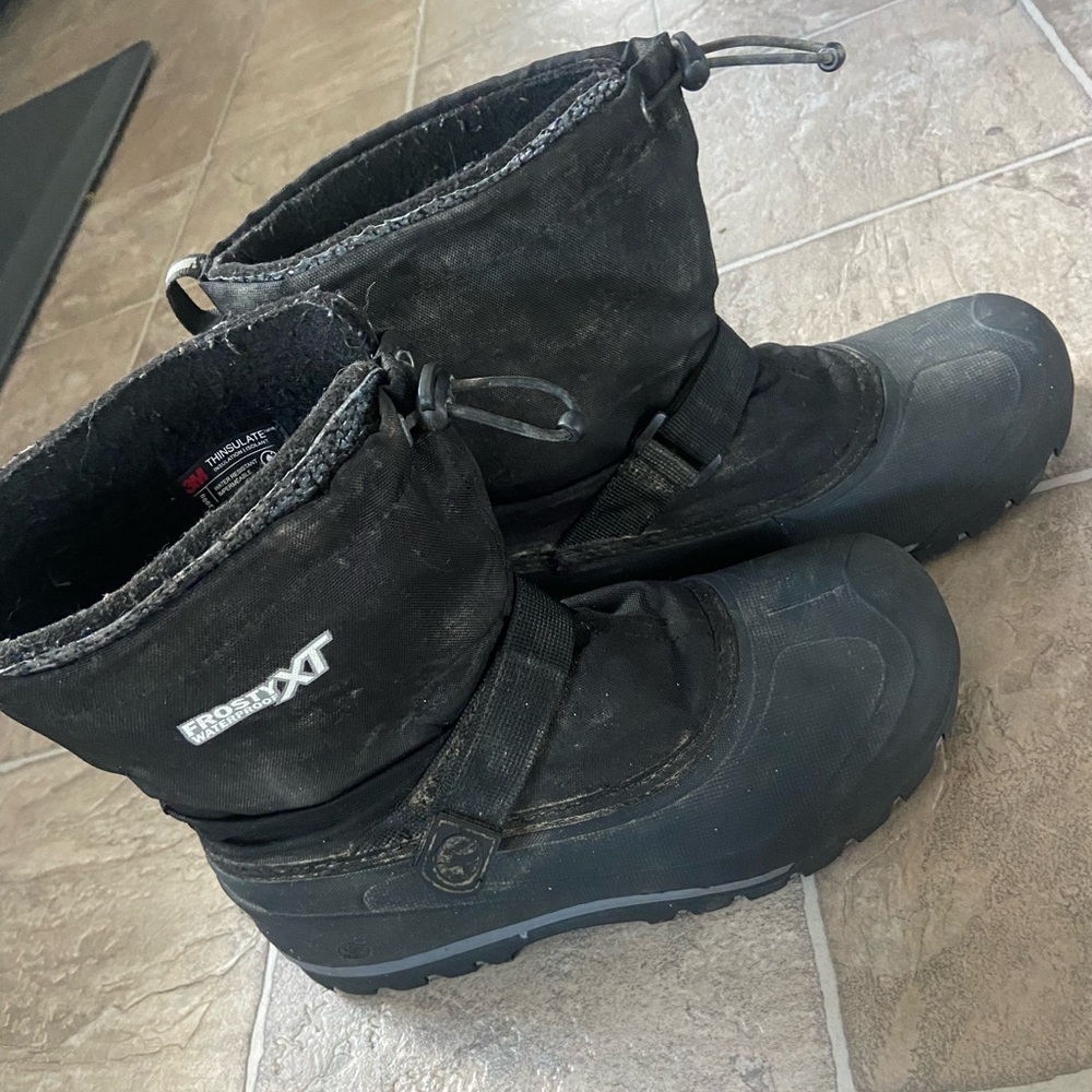 Unisex Winter Boots- Men’s Size 7/Women’s Size 9